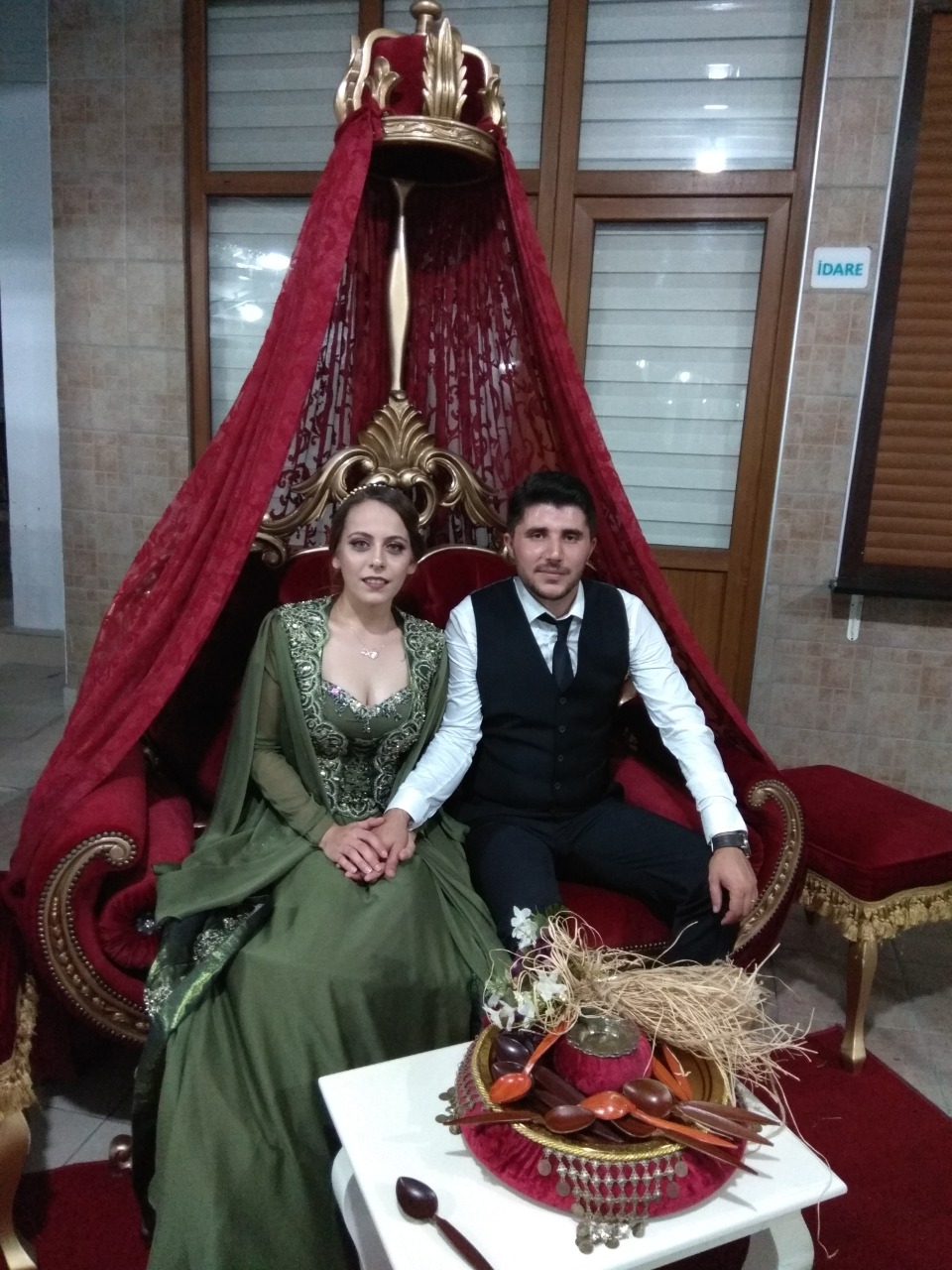 Kına gecesi organizasyon  Red carpet theme party, Red wedding decorations,  Red wedding theme
